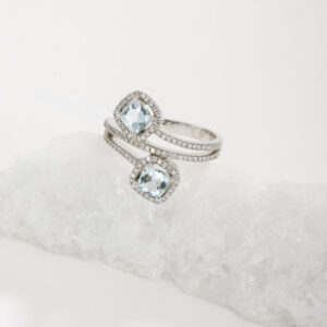 Aquamarine ring with white diamonds