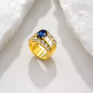 Sapphire ring with Diamonds