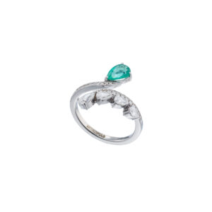 Emerald ring with Diamonds